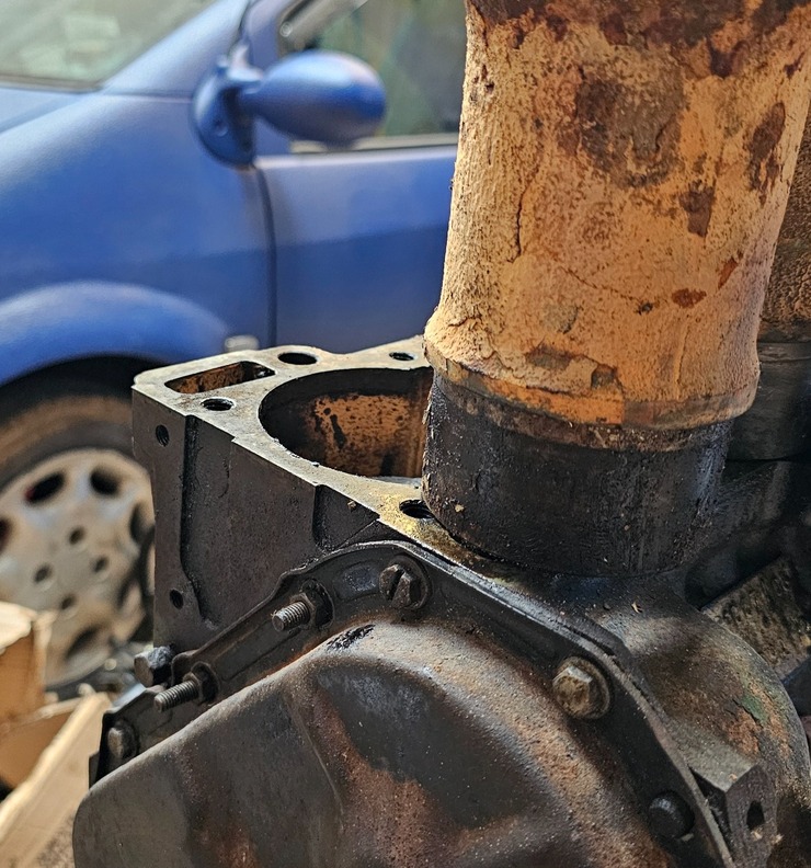 Moteur ouvert devant la Twingo